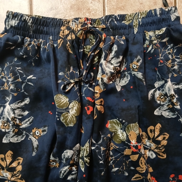 #0209 Women's Blue Floral Design Abaadlw Skirt Size Large w/Pockets - Picture 7 of 15